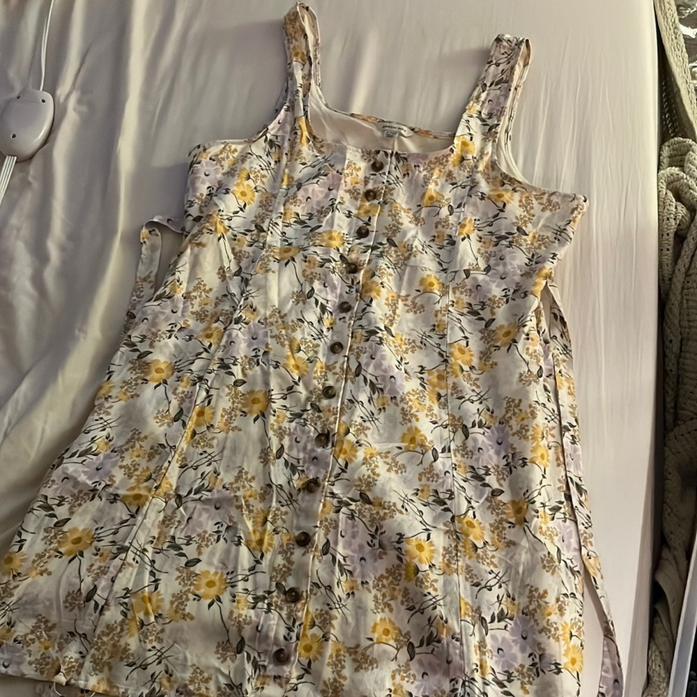 White tank top dress with yellow flowers. Size XL American Eagle